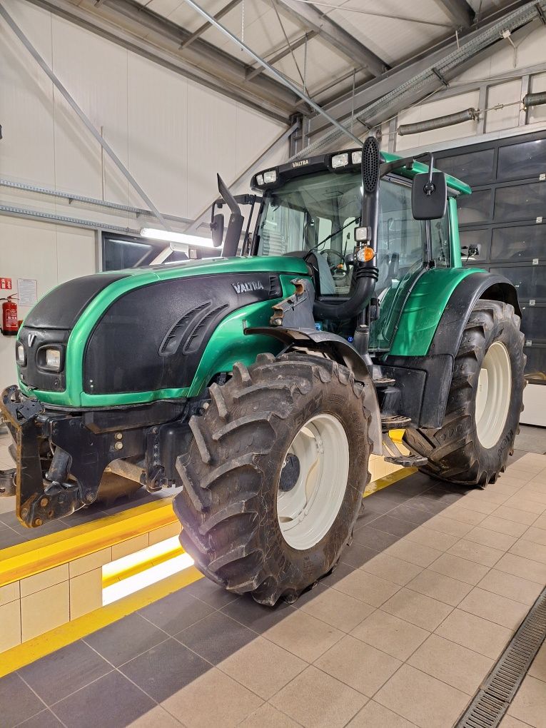 Ciągnik rolniczy Valtra T152 versu 6800 godzin super stan massey  claa