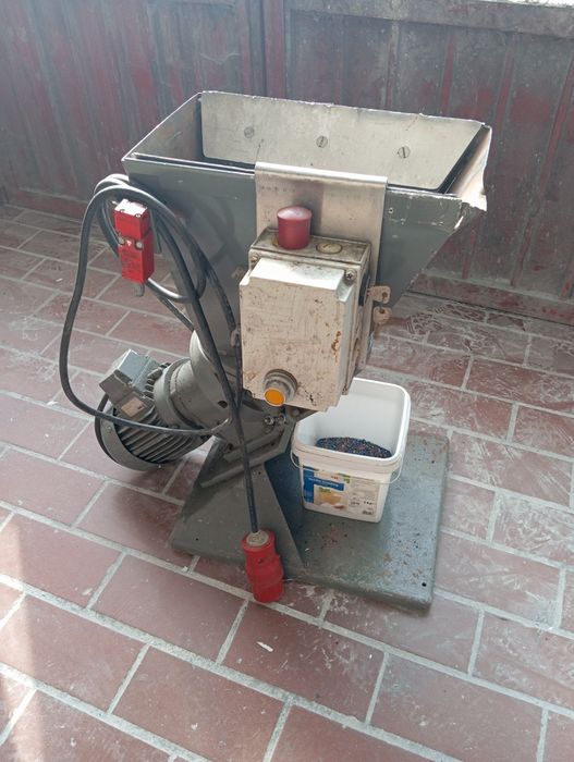 Młynek , śrutownik.do tworzyw,kabli itp