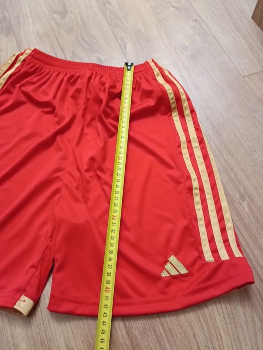 Spodenki sportowe dla chłopca rozmiar około 158