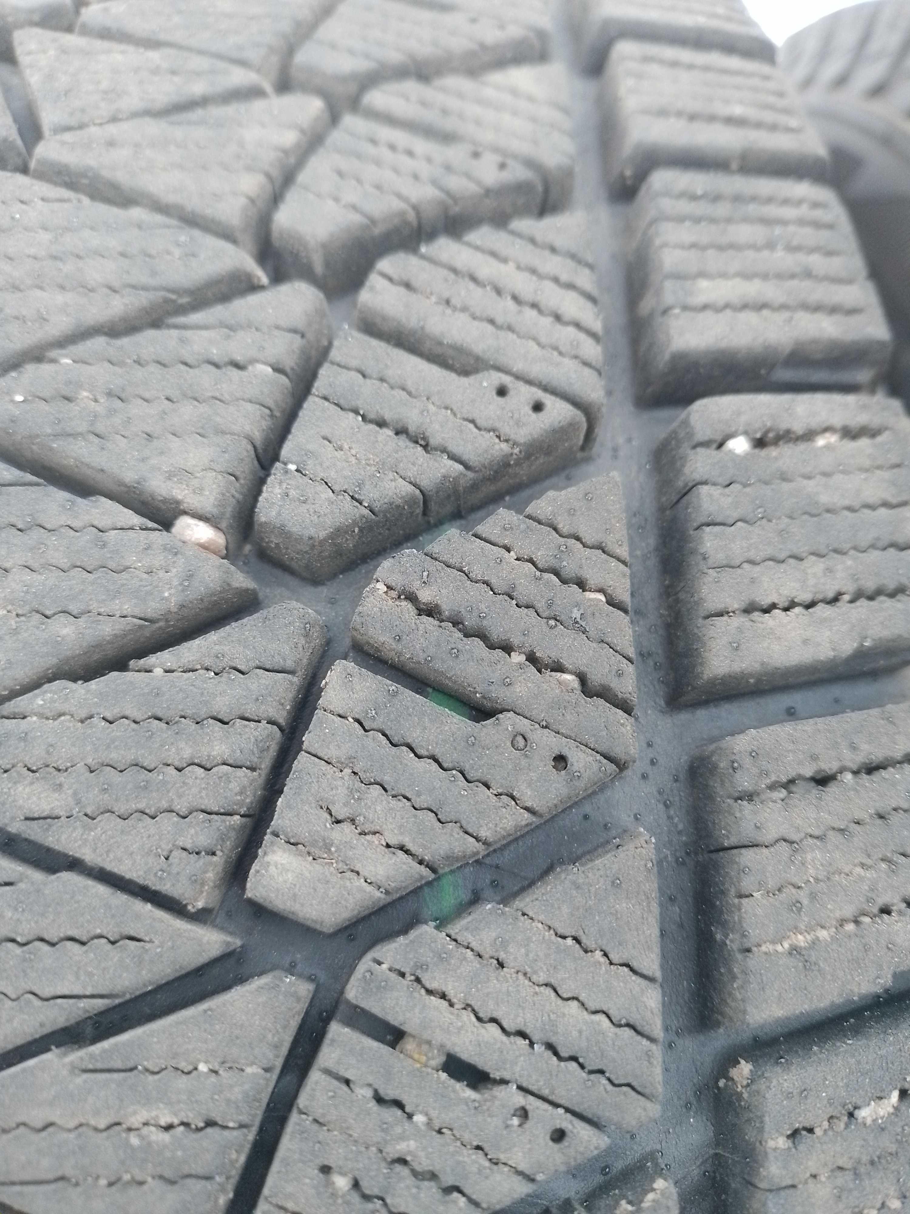Шини зима Bridgestone Blizzak DM-V2 205/70 R15 96S