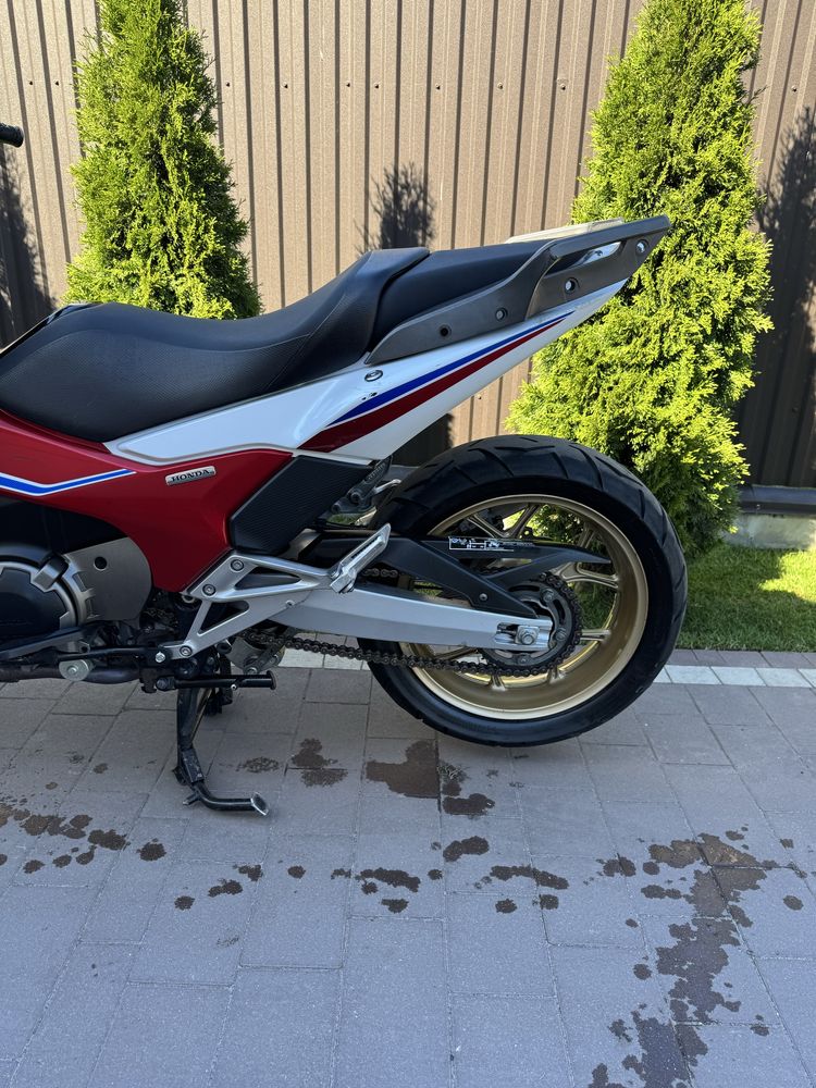 Honda integra 750. Ne yamaha t max 530