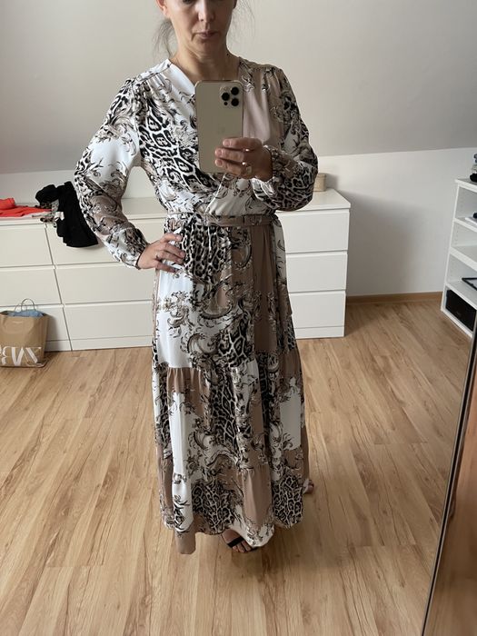 Długa sukienka wiązana