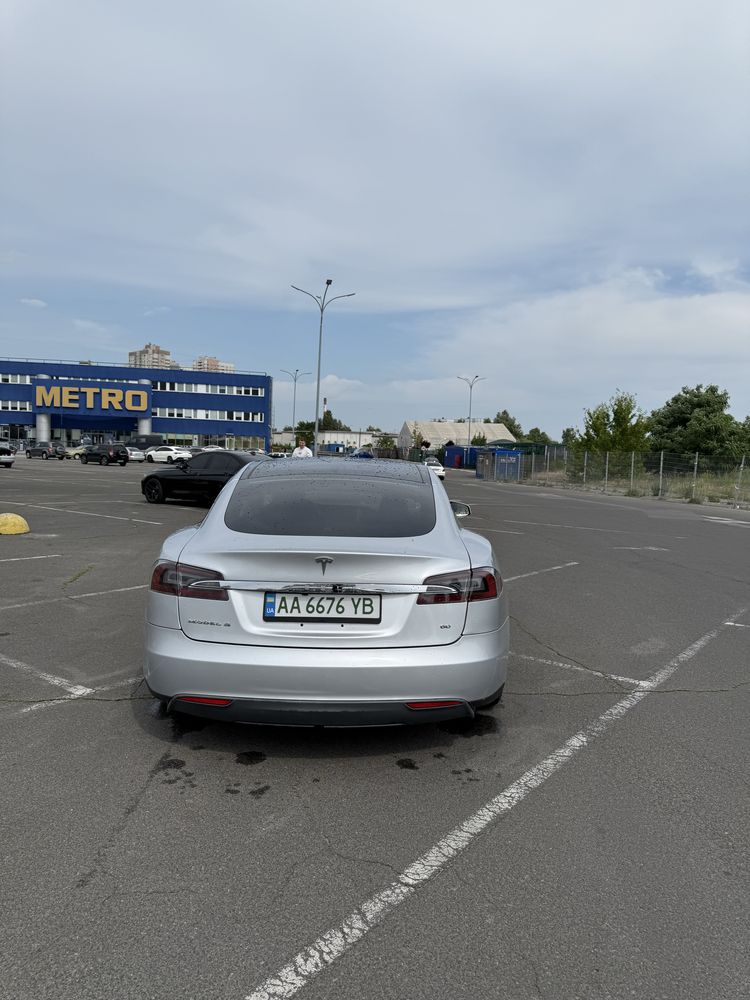 Тесла модел s панорама пневма