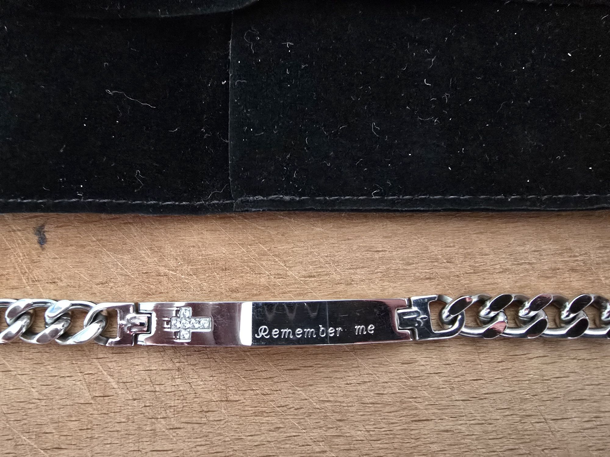 Pulseira em aço.