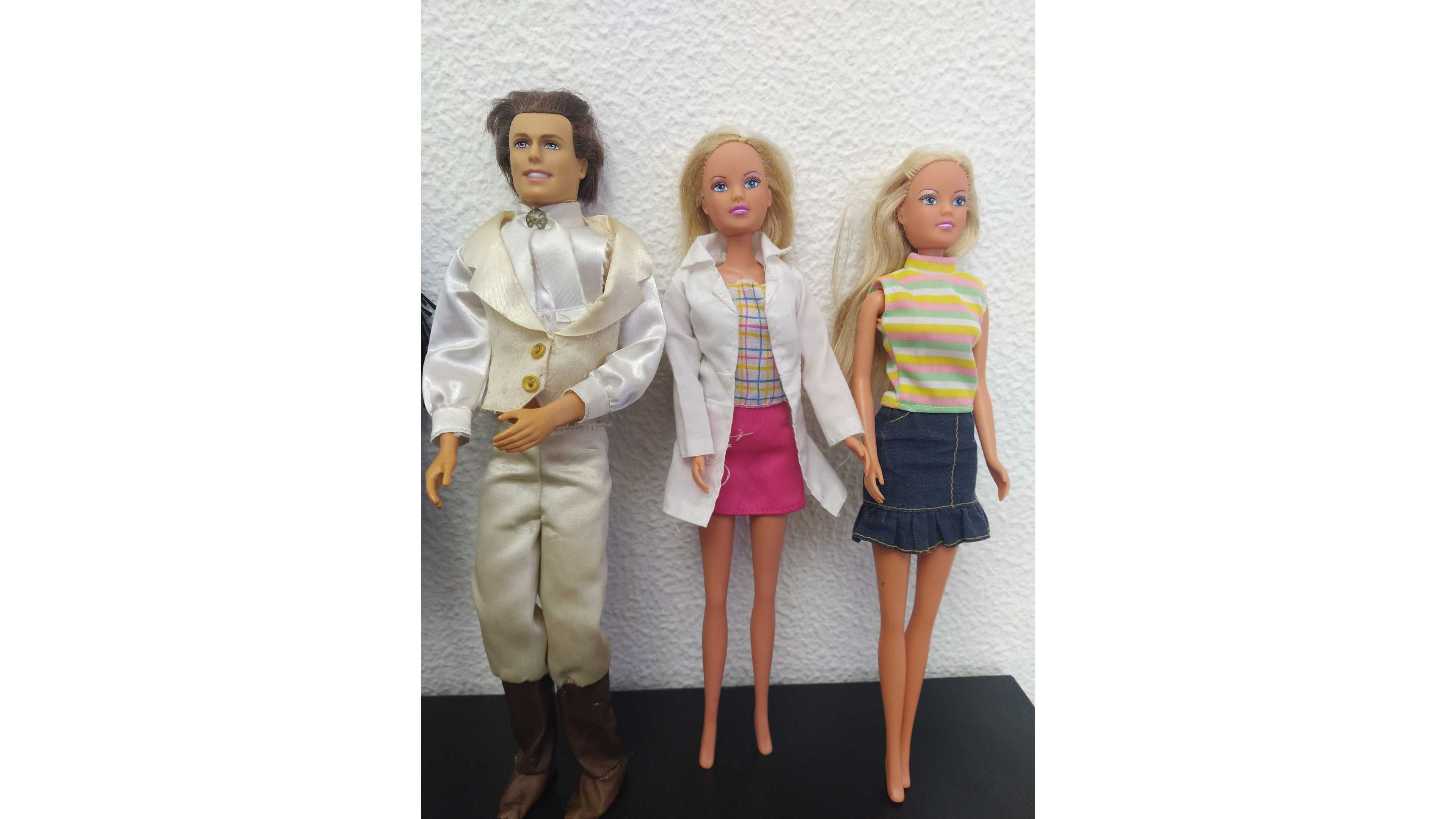 Conjunto de bonecas Barbies e Ken