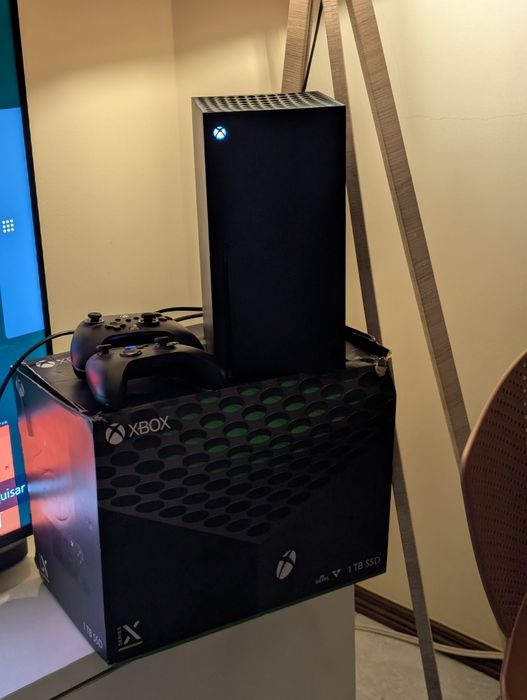 Xbox Series X 1TB 4K - 2 Comandos