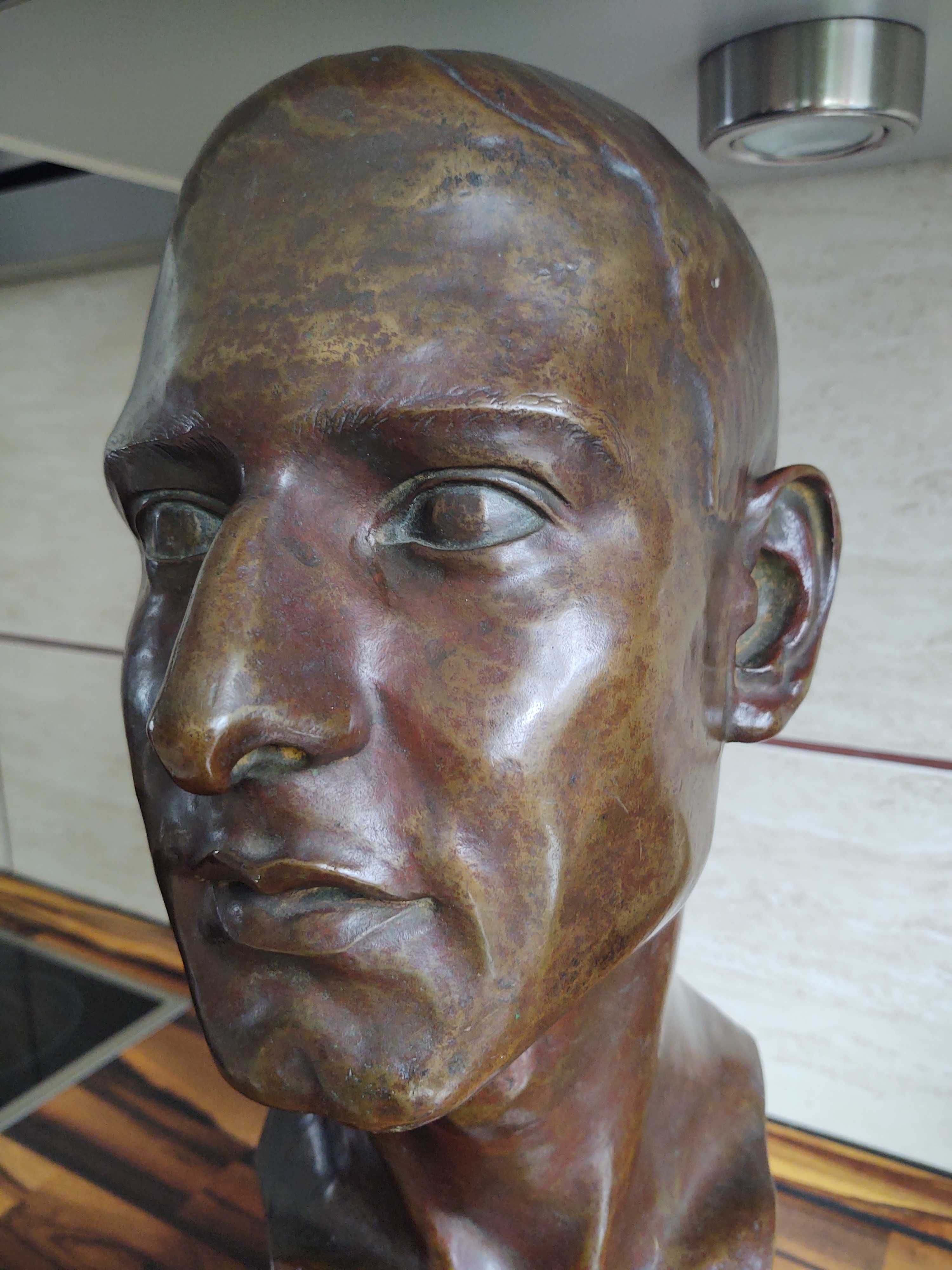 Figura odlew głowy z brązu. H. NOACK