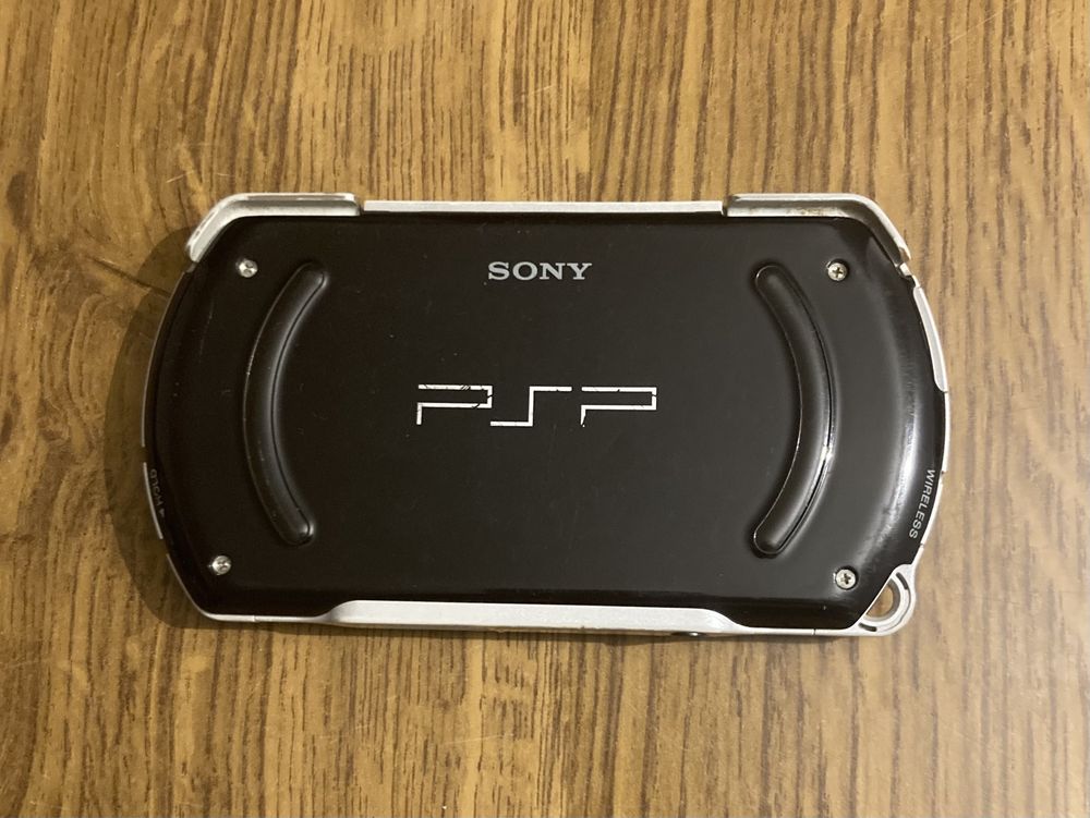 Sony Playstation portable PSP - Go + Capa