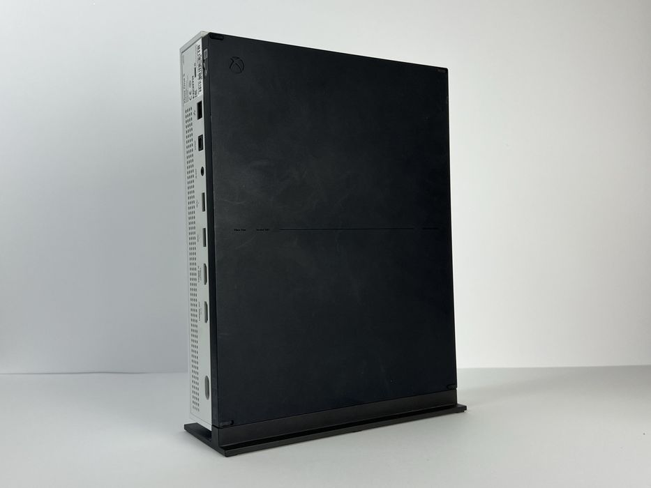 Магазин. XBOX OneS 500Gb два джойстики