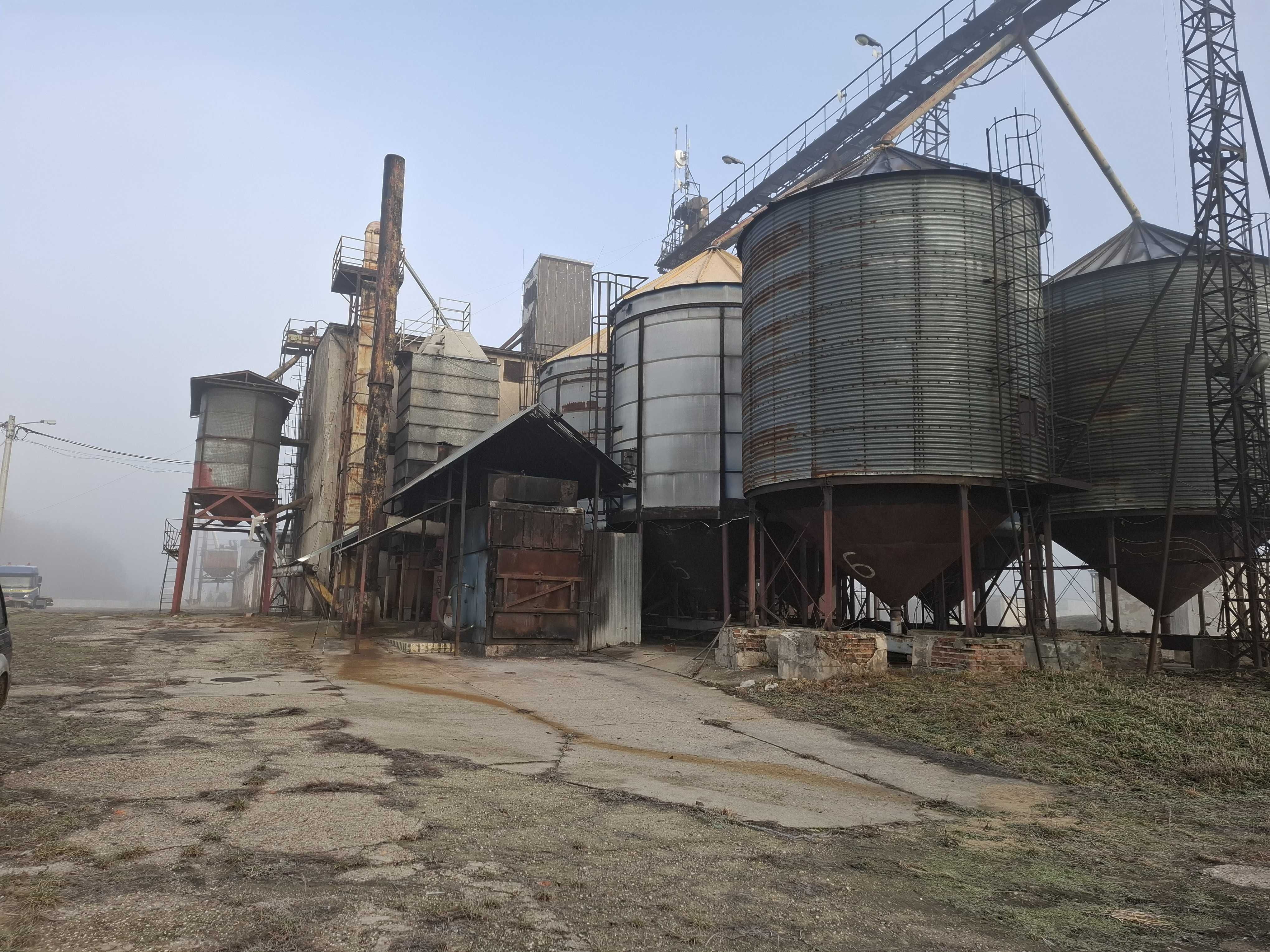 Sprzedam silosy zbożowe 6x150 ton wraz z urządzeniami przyjmującymi