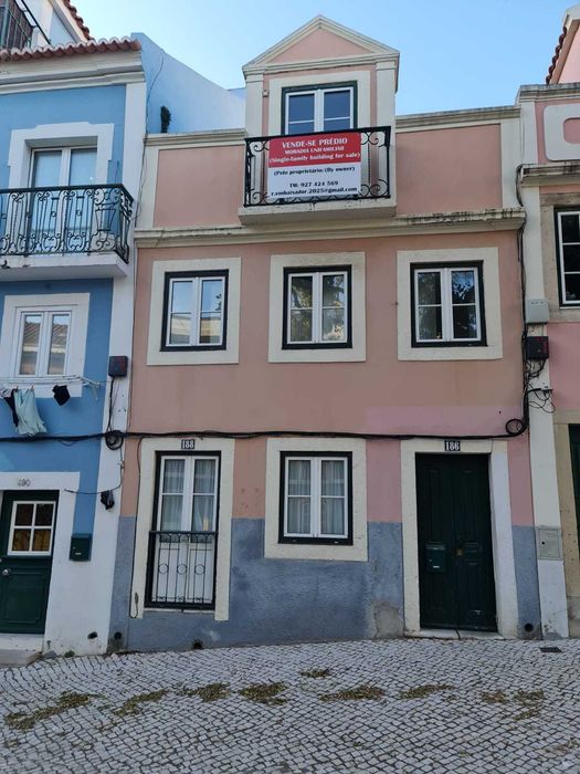 Moradia independente à venda na Rua do Embaixador, 186 Lisboa