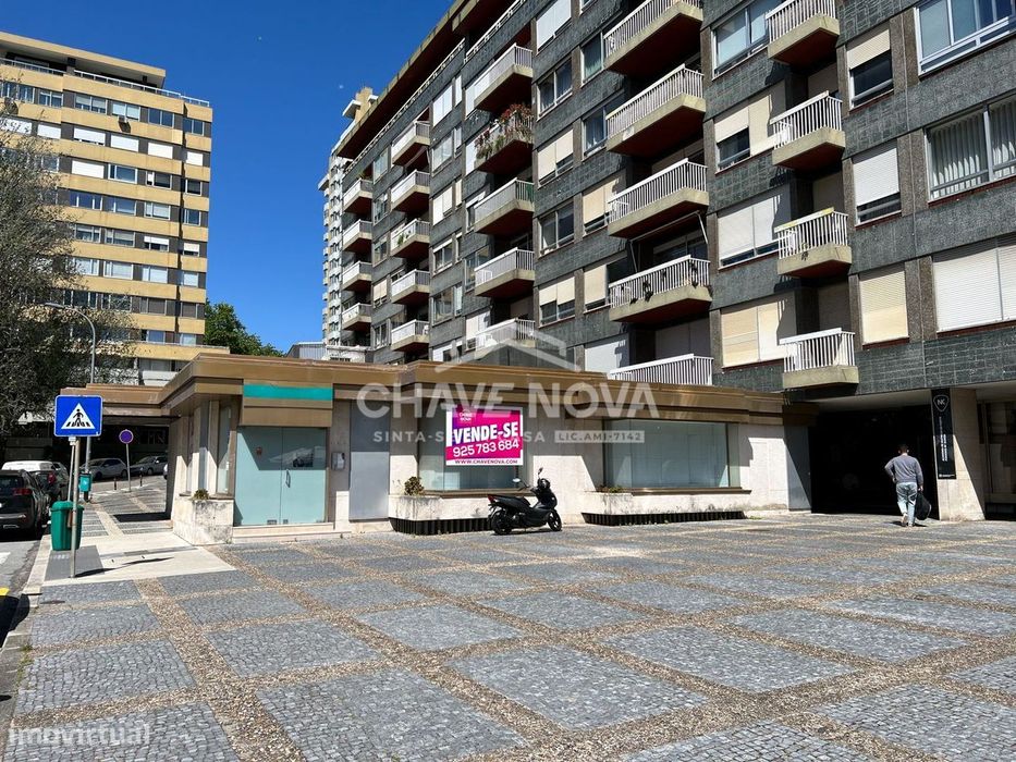 Estabelecimento Comercial de 4 frentes com 2 pisos e 3 casas de ban...