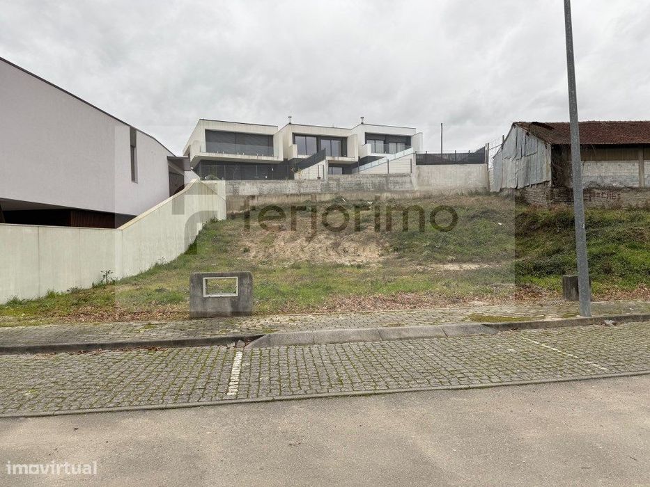 *** Lote De Terreno Para Construção; 

*** Inserida Em Loteamento...