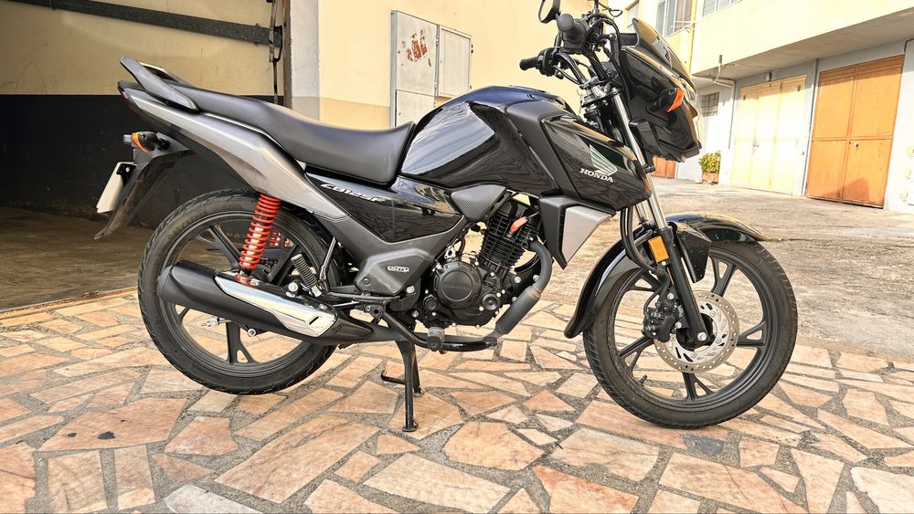 Honda CBF 125cc ano 2023 com menos de 10.000 km