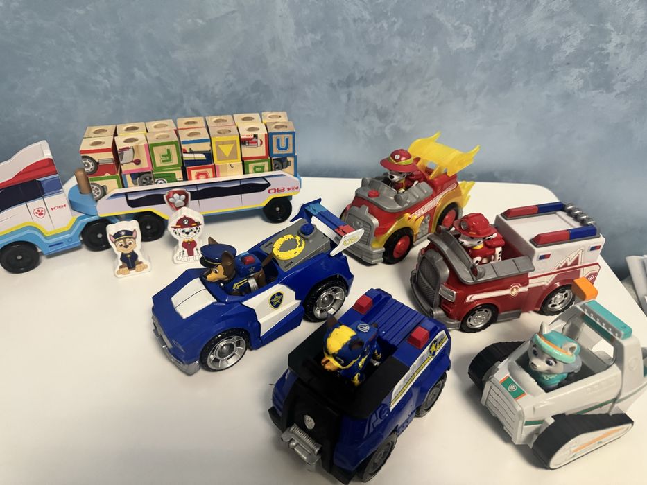 Іграшки щенячий патруль, машини героїв, автобус