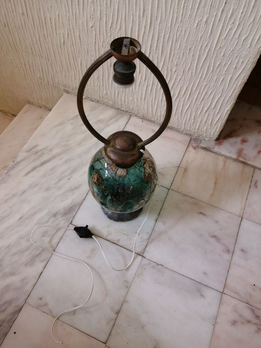 Candeeiro Muito antigo sem abajour.