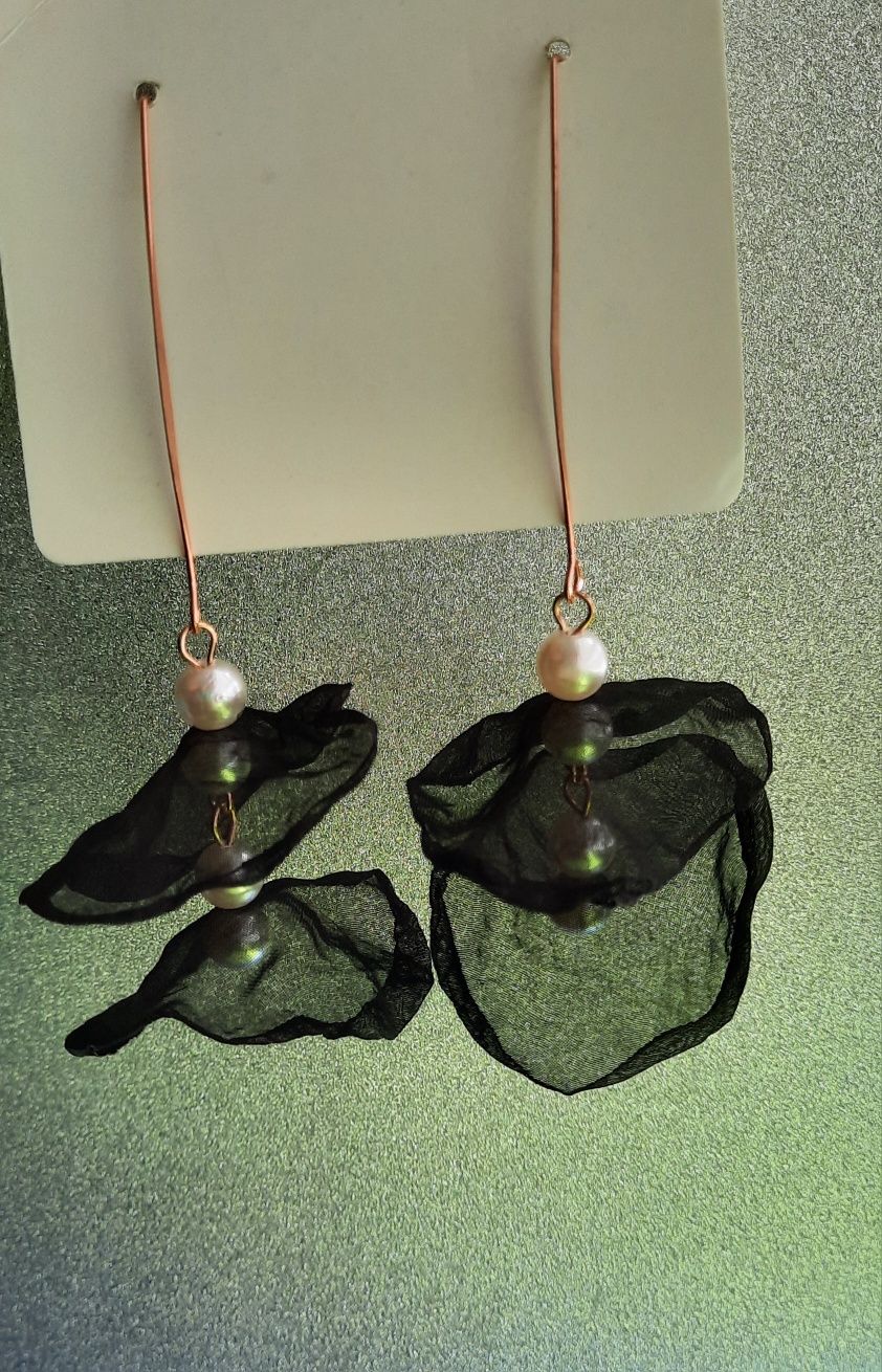 Kolczyki wiszące meduzki czarne ze sztucznymi perełkami
