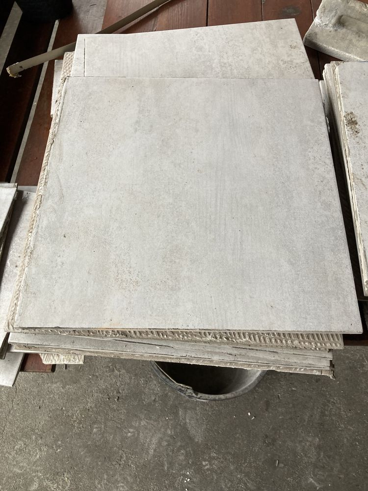 Kafelki płytki 42 cm na 42 cm ok 5 m2