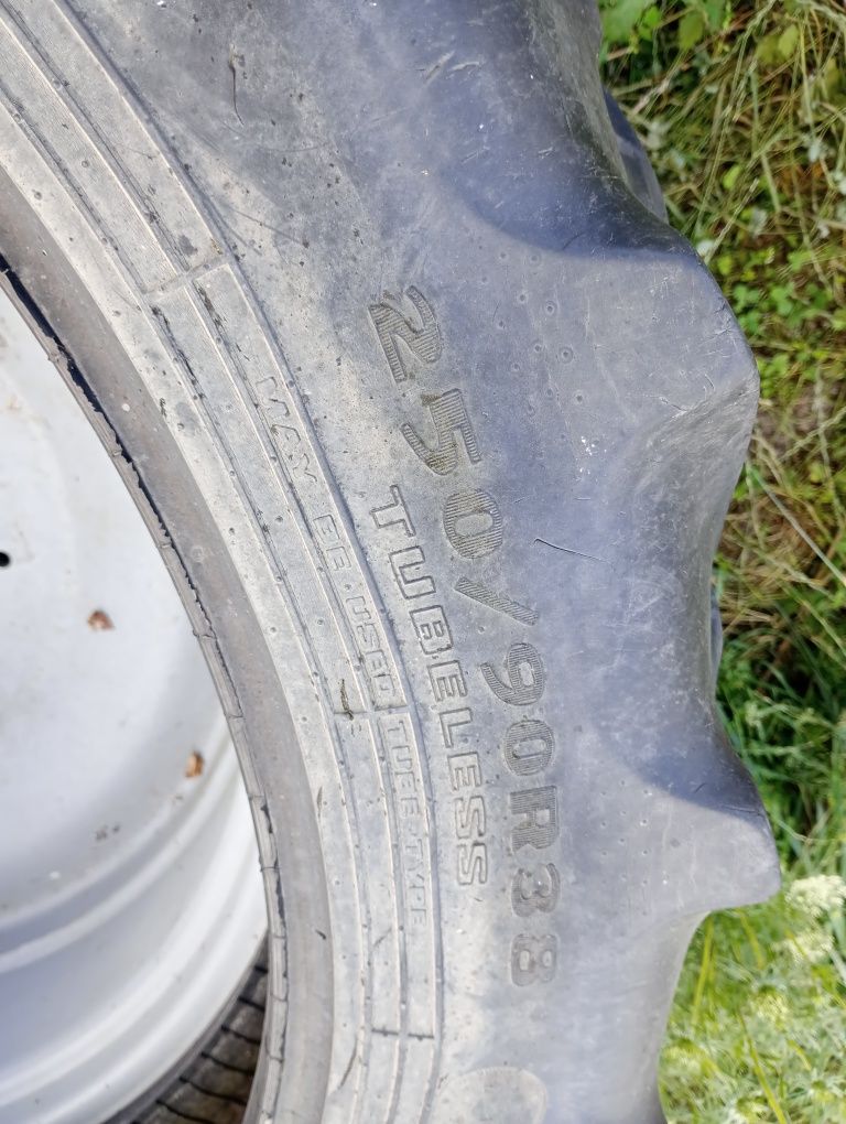 Opona 250/90 R38 AS Radial