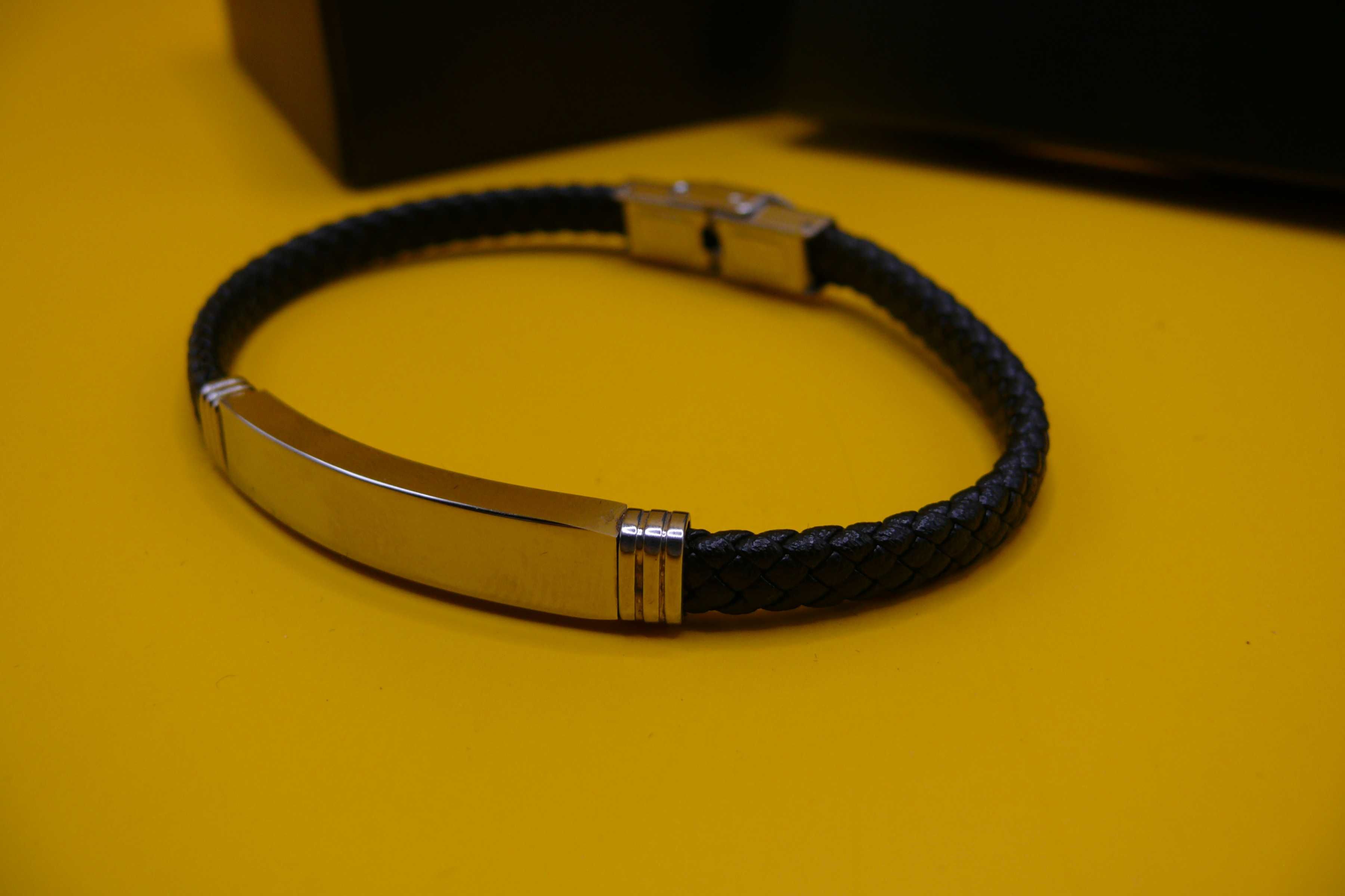 Pulseira em Couro com chapa em aço