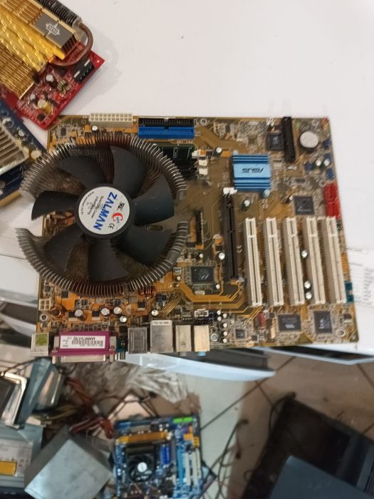 Sterowanie dwoma komputerami KVM ATEN CS682