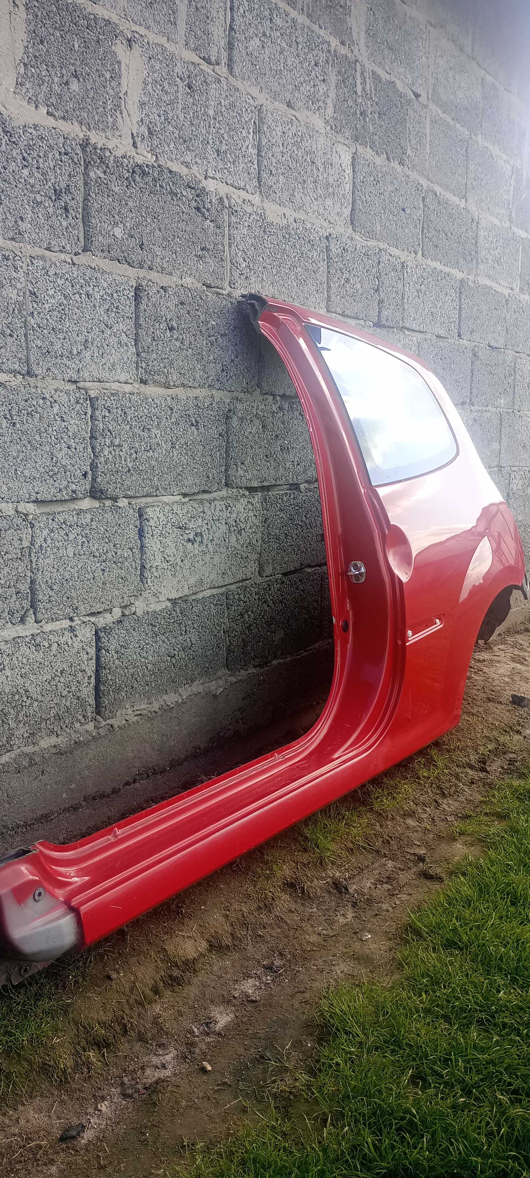 Błotnik z progiem do Renault Twingo 2
