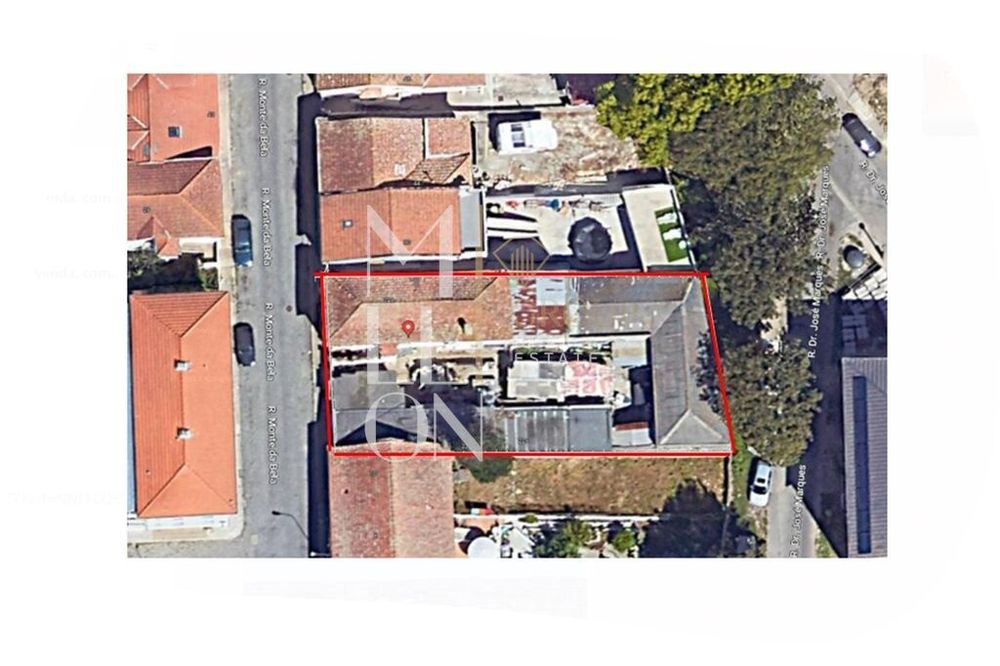 Prédio tipo Ilha, para recuperar na Corujeira - Porto