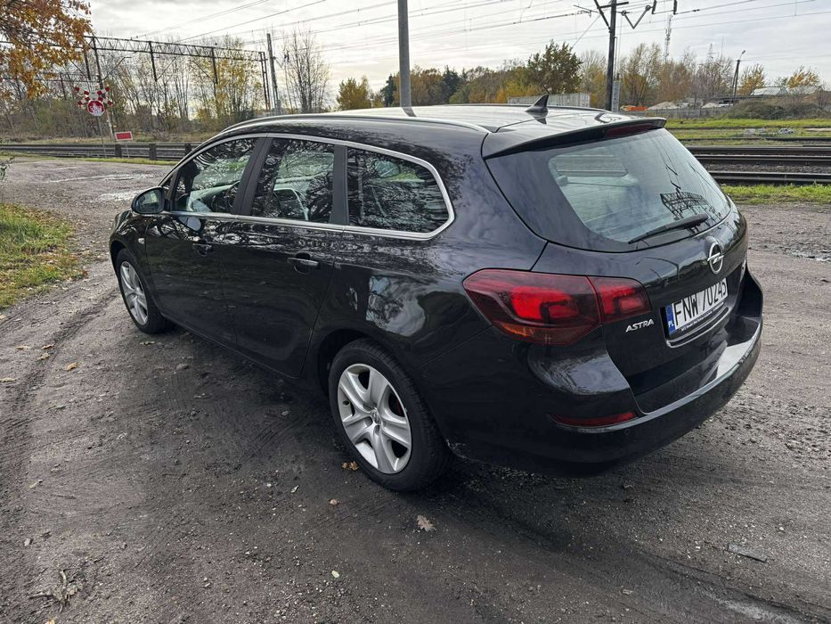 Opel Astra J 1.7cdti 125km 2011r