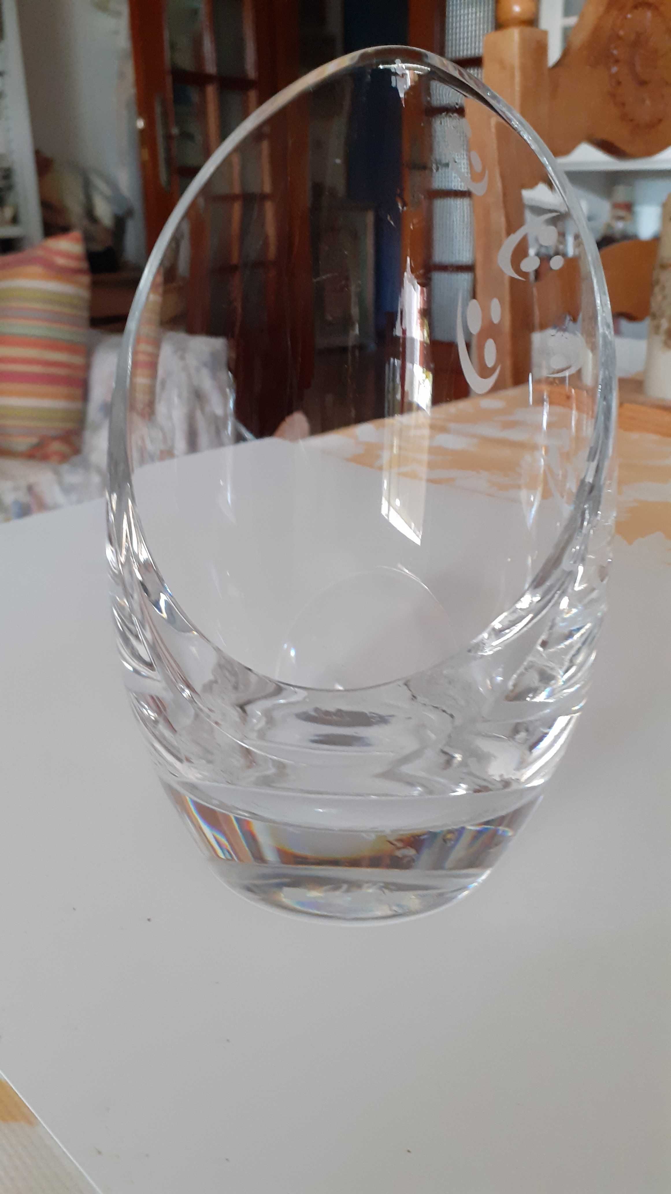 Vaso assimétrico em vidro decorado