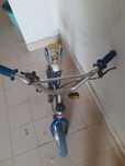 Bicicleta pequena usada.