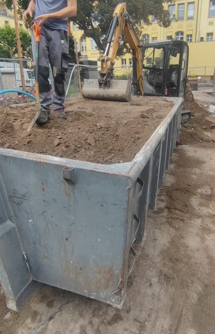 Kontenery na gruz , kruszywa ,piasek ziemię żwir , transport koparek