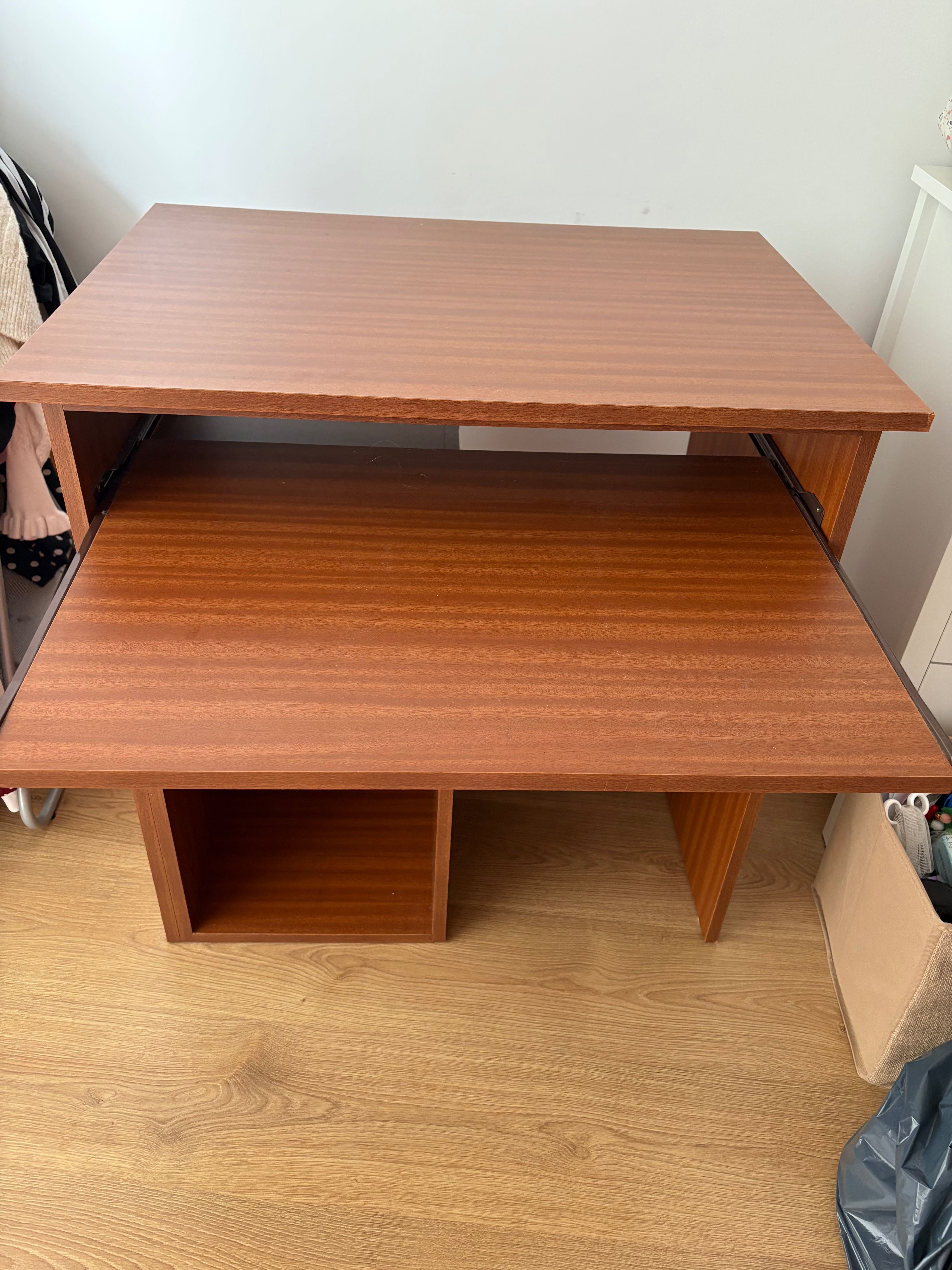 Secretaria madeira