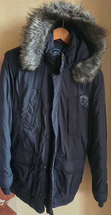 Продается мужская куртка зима . Размер L. В отличном состоянии