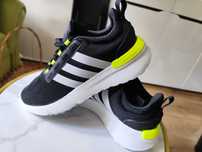 Buty sportowe firmy Adidas.