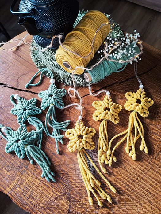 Świąteczne gwiazdki makrama