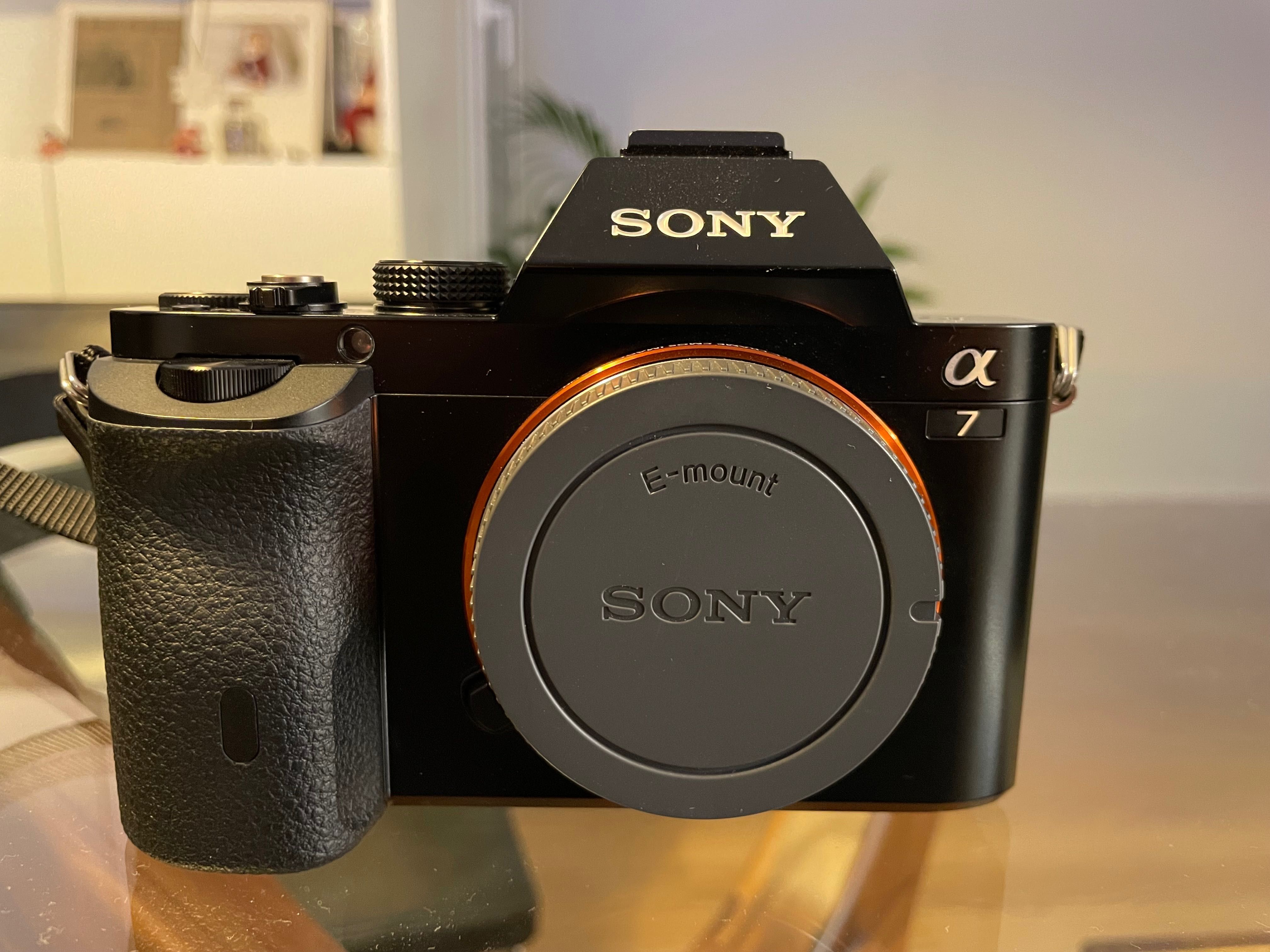 Máquina Fotográfica SONY A7 + FE 28-70mm (Full-Frame)