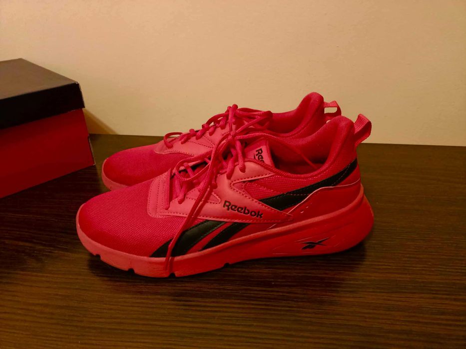 buty sportowe Reebok czerwone ,prawie nowe