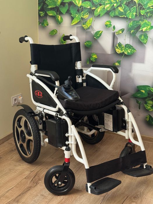Lekki elektryczny wózek inwalidzki ANTAR  AT52304