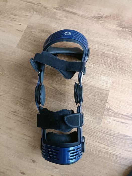 Orteza kolana lewego Bauerfield Secu Tec Genu 4 L xl lewa noga donjoy