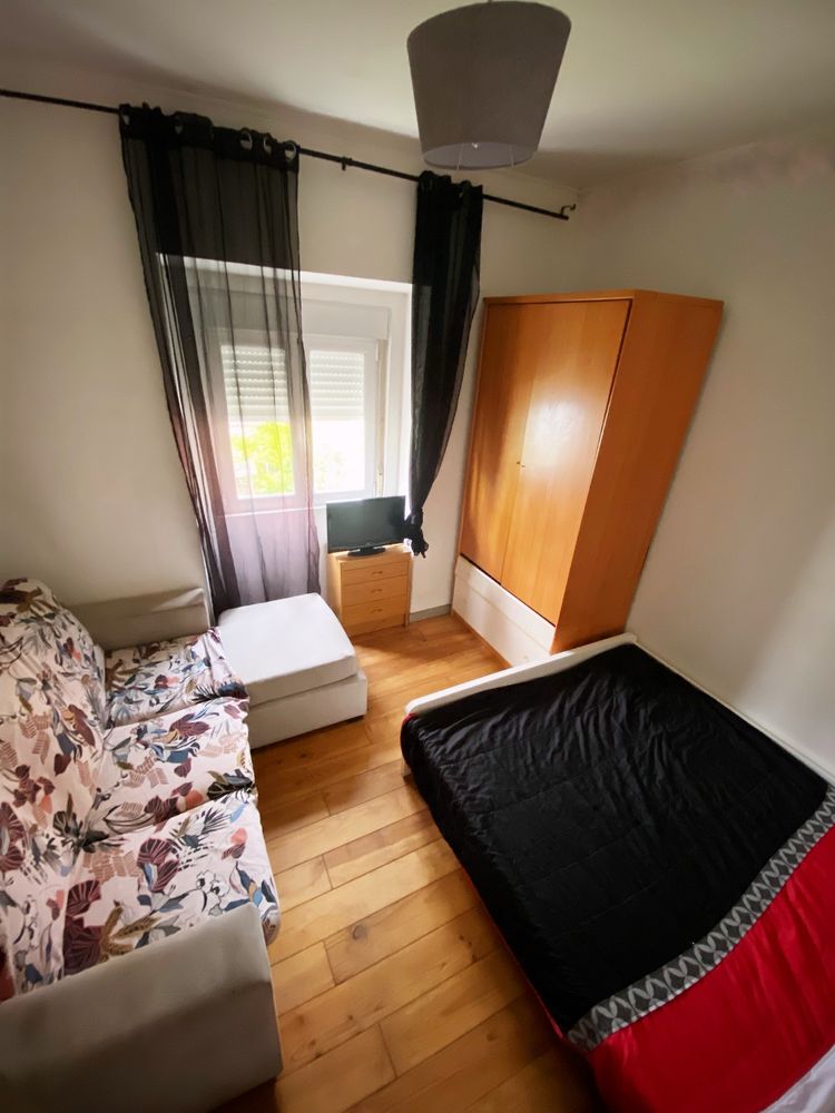 Alugo quarto no Cacém (SÓ SENHORAS)