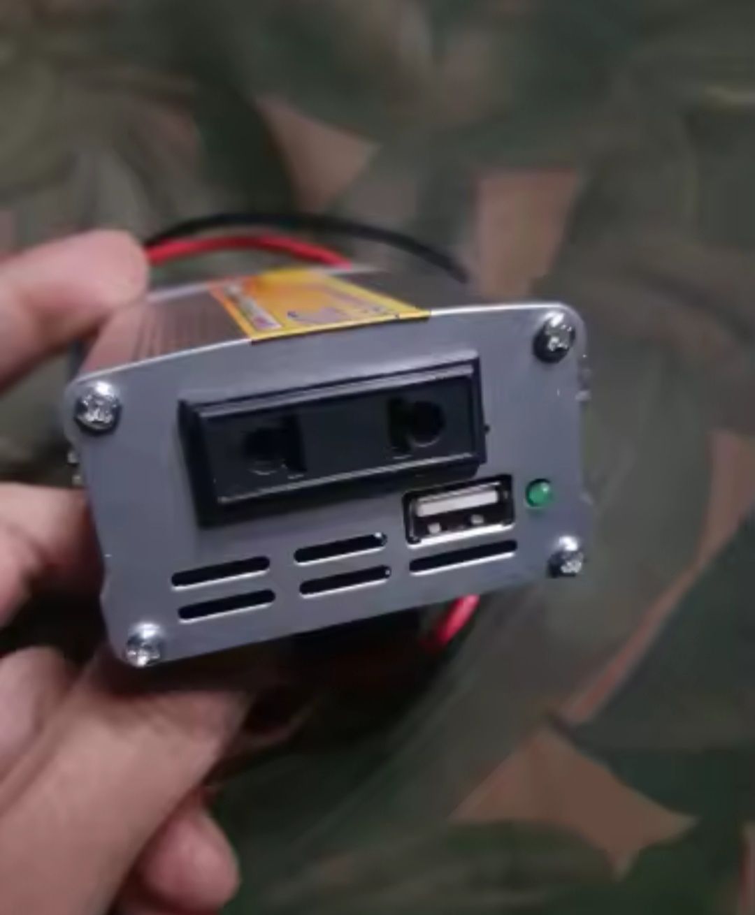 Inversor de corrente de 12v para 220v
