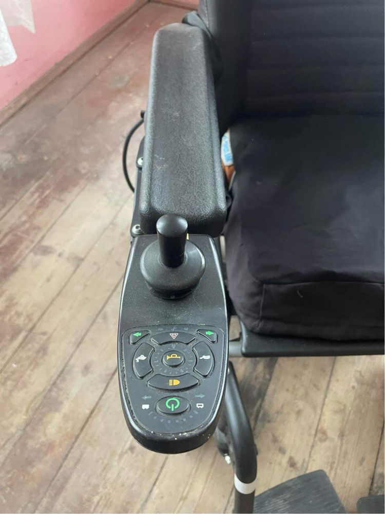 Elektryczny wózek inwalidzki Motion Tech