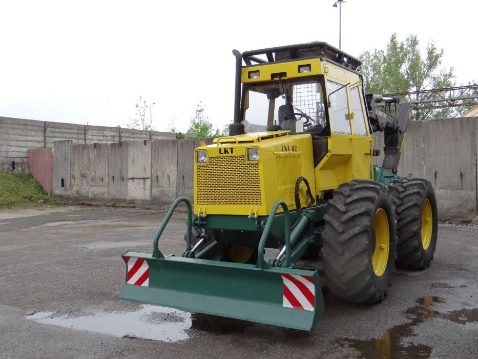 LKT82 спеціальний лісовий трактор з гідростатичною трансмісією