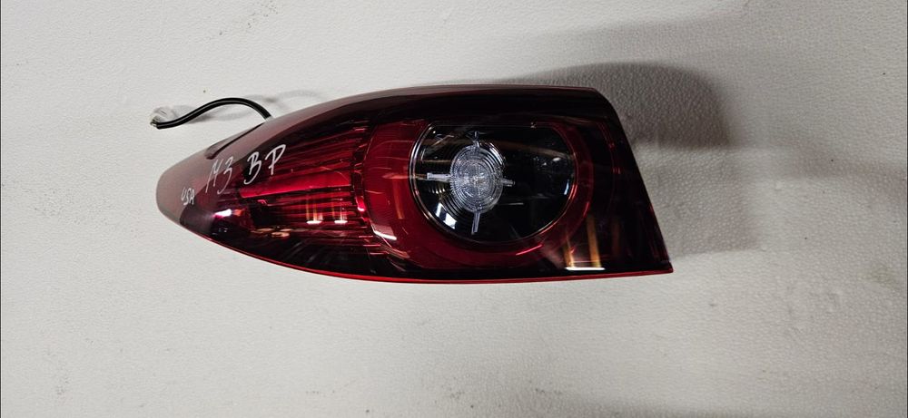 Lampa lewy tył tylna w błotnik mazda 3 BP IV Full Led USA