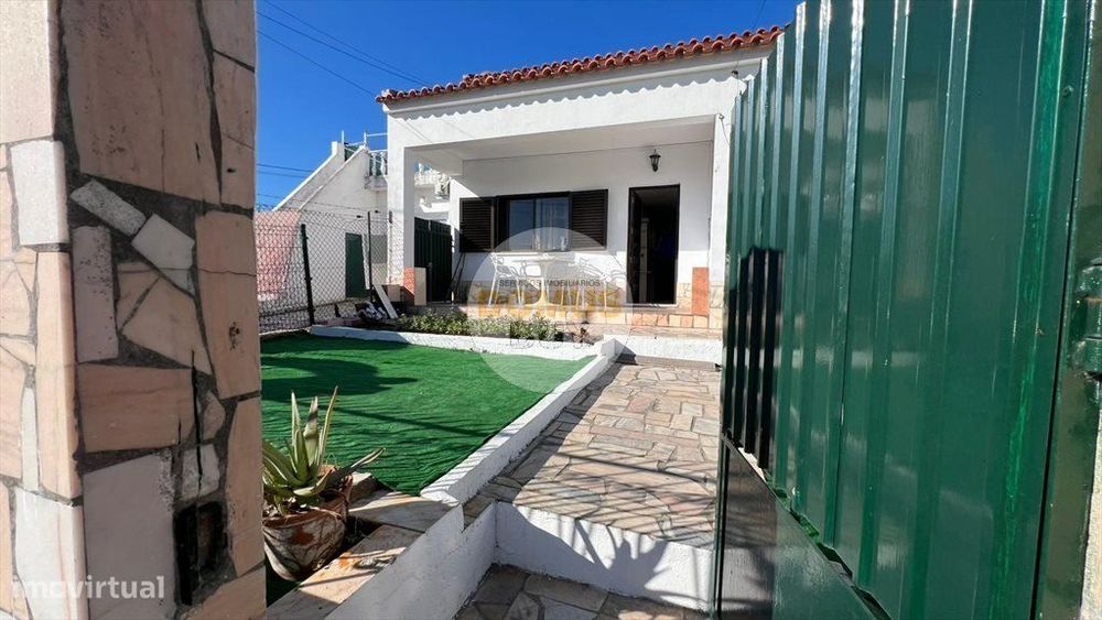 Moradia Térrea T3 | 2 wcs | Quintal - Fernão Ferro