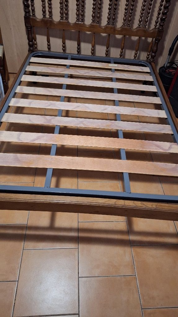 Cama de casal antigo