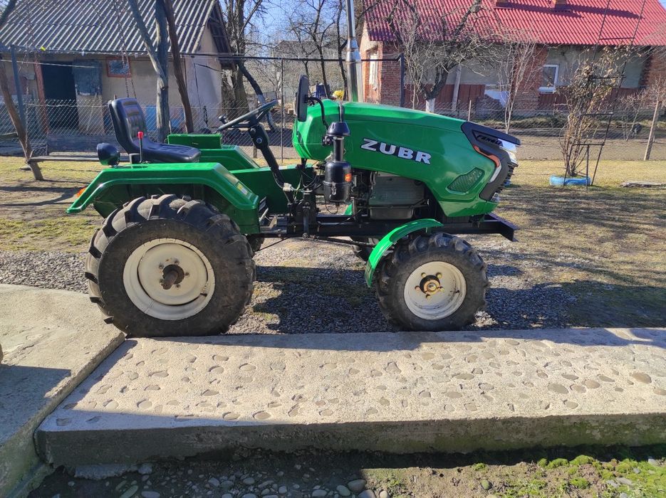 Продам трактор зубр