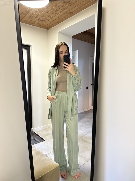 Шовковий костюм, оливковий