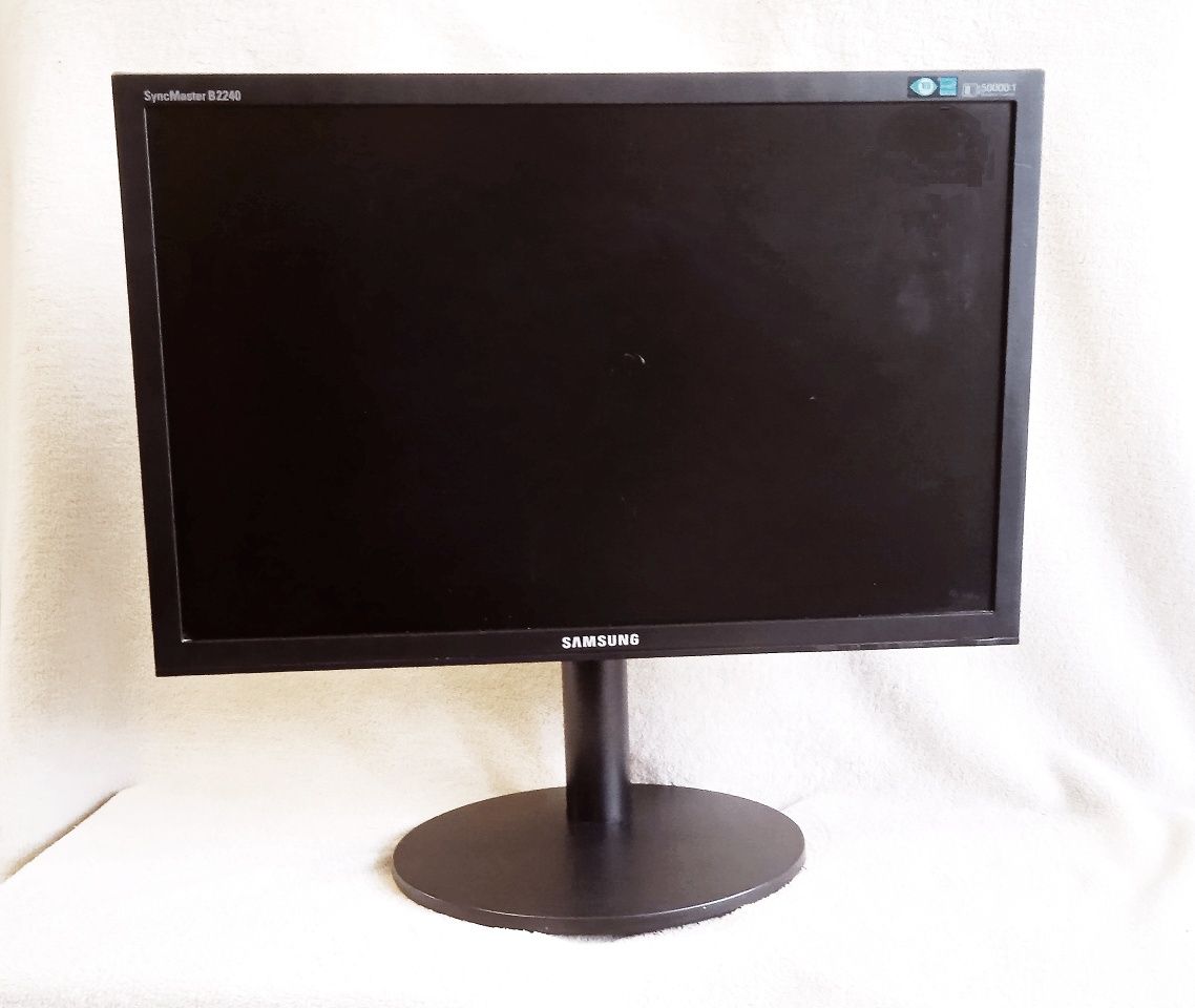 Monitor Lcd  Dell -przekatna obrazu 19",bez wejscia HDMI