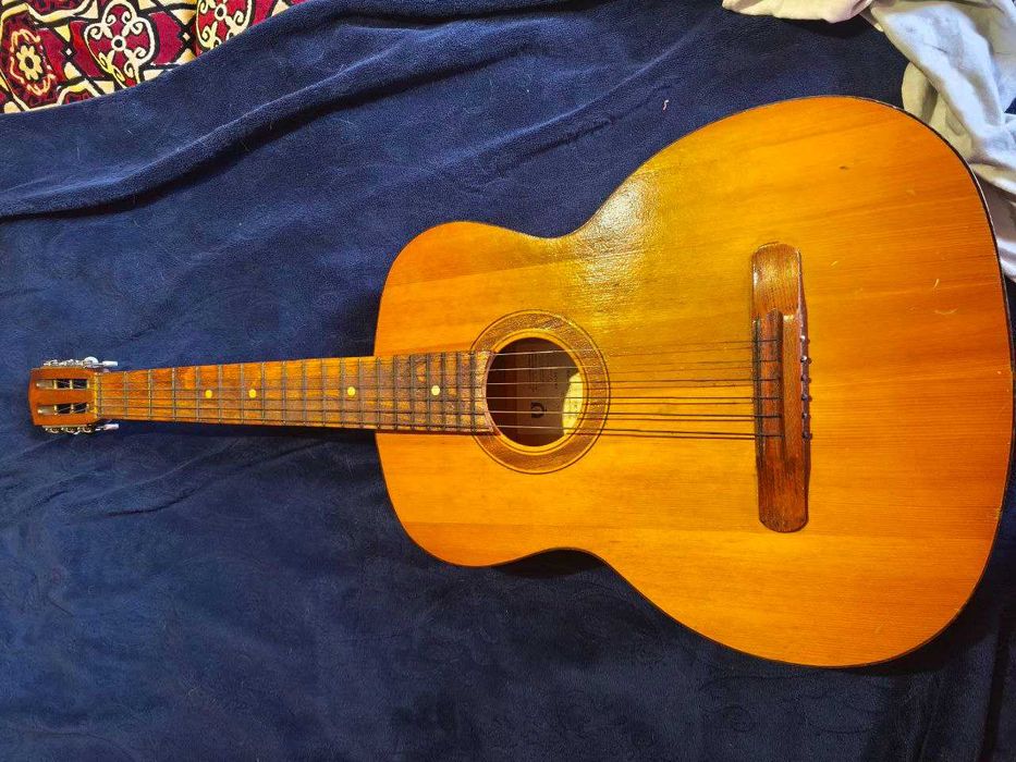 Гитара шестиструнная б\у